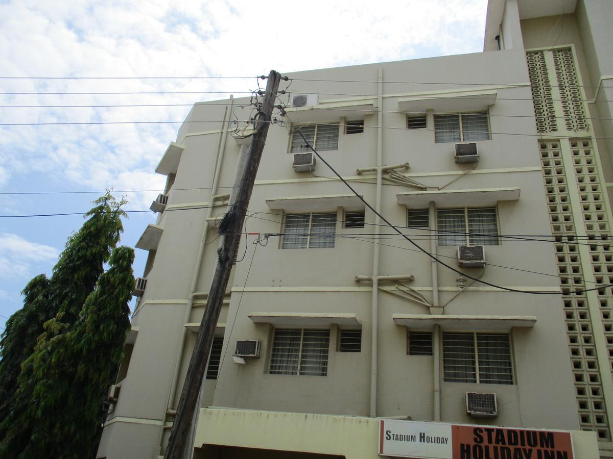 Stadium Holiday Inn Mombasa Exterior foto