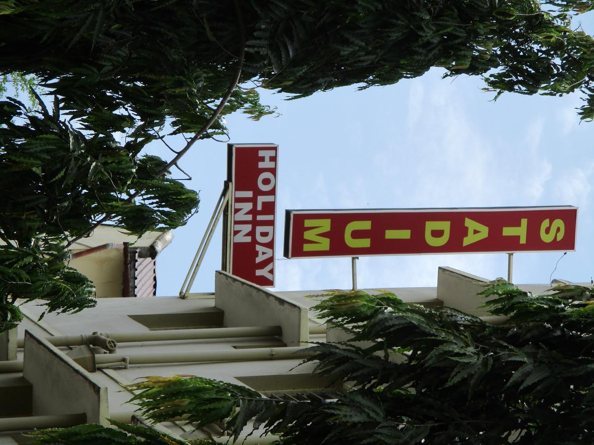 Stadium Holiday Inn Mombasa Exterior foto